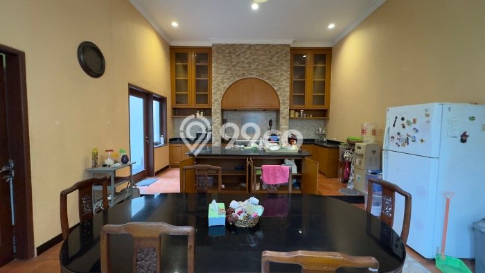 Rumah Nyaman di , 5 KM, Lingkungan Tenang, Luas 665m2m² LB 700m2m² Rumah Nyaman di , 5 KM, Lingkungan Tenang, Luas 665m2m² LB 700m2m²