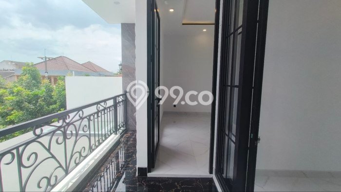 Jual Rumah Luas Megah Dengan View Cantik di Galaxy, Surabaya Jual Rumah Luas Megah Dengan View Cantik di Galaxy, Surabaya