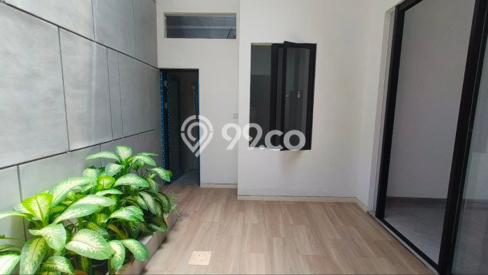 Rumah Elit Modern Tanpa Renovasi di Manyar Surabaya Rumah Elit Modern Tanpa Renovasi di Manyar Surabaya