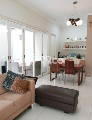 Hunian Mewah LB 145m2 Siap Huni Desain Elegan di Bintaro, Tangerang Selatan Hunian Mewah LB 145m2 Siap Huni Desain Elegan di Bintaro, Tangerang Selatan
