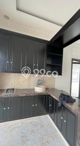 Hunian Mewah LB 348m2 Siap Pakai Desain Elegan di Ciganjur, Jakarta Selatan Hunian Mewah LB 348m2 Siap Pakai Desain Elegan di Ciganjur, Jakarta Selatan