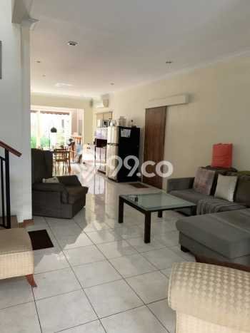 Rumah Mewah LB 244m2 Siap Huni Desain Elegan di Bintaro, Tangerang Selatan Rumah Mewah LB 244m2 Siap Huni Desain Elegan di Bintaro, Tangerang Selatan