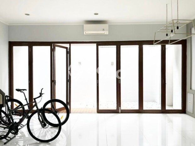 Jual Rumah Luas Elegan Dengan View Eksklusif di Bintaro, Tangerang Selatan Jual Rumah Luas Elegan Dengan View Eksklusif di Bintaro, Tangerang Selatan