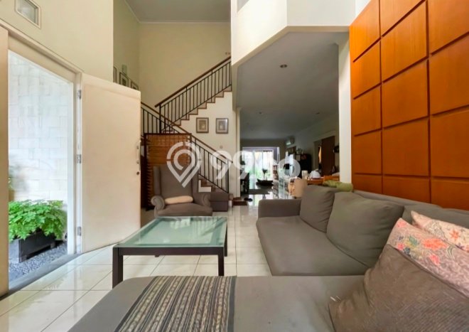 Rumah Mewah LB 244m2 Siap Huni Desain Elegan di Bintaro, Tangerang Selatan Rumah Mewah LB 244m2 Siap Huni Desain Elegan di Bintaro, Tangerang Selatan
