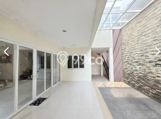 Rumah Mewah LB 700m2 Siap Huni Desain Elegan di Green Lake City, Jakarta Barat Rumah Mewah LB 700m2 Siap Huni Desain Elegan di Green Lake City, Jakarta Barat