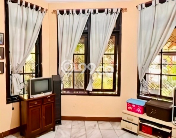 Siap Huni Hunian Elit 6 Kamar di Pesanggrahan Dekat ke Mana Pun Siap Huni Hunian Elit 6 Kamar di Pesanggrahan Dekat ke Mana Pun