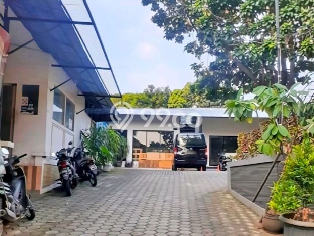 Unit Komersial Dijual di Jakarta Selatan LT 1093m2 & LB 350m2 Unit Komersial Dijual di Jakarta Selatan LT 1093m2 & LB 350m2