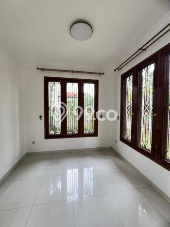 Hunian Mewah LB 300m2 Siap Pakai Desain Elegan di Bintaro, Tangerang Selatan Hunian Mewah LB 300m2 Siap Pakai Desain Elegan di Bintaro, Tangerang Selatan