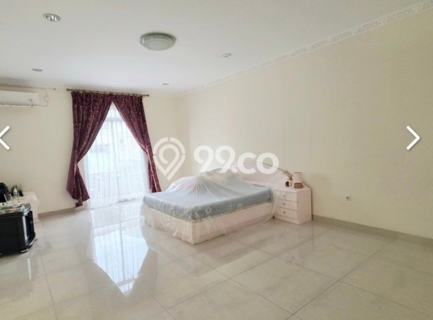 Rumah Mewah LB 700m2 Siap Huni Desain Elegan di Green Lake City, Jakarta Barat Rumah Mewah LB 700m2 Siap Huni Desain Elegan di Green Lake City, Jakarta Barat
