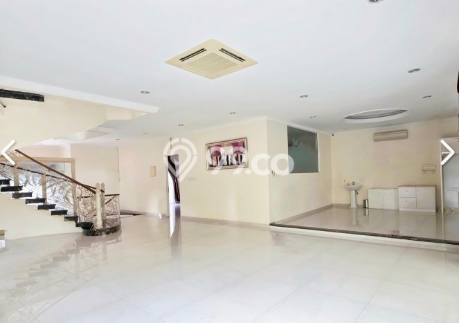Rumah Mewah LB 700m2 Siap Huni Desain Elegan di Green Lake City, Jakarta Barat Rumah Mewah LB 700m2 Siap Huni Desain Elegan di Green Lake City, Jakarta Barat