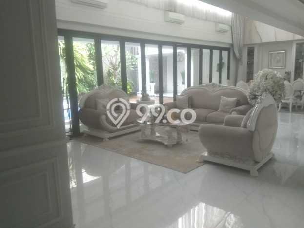 Rumah Elit Modern Tanpa Renovasi di Pondok Indah Jakarta Selatan Rumah Elit Modern Tanpa Renovasi di Pondok Indah Jakarta Selatan