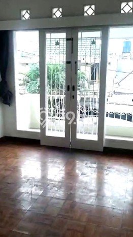 Hunian Elit LB 300m2 Siap Pakai Desain Elegan di Bintaro, Tangerang Selatan Hunian Elit LB 300m2 Siap Pakai Desain Elegan di Bintaro, Tangerang Selatan