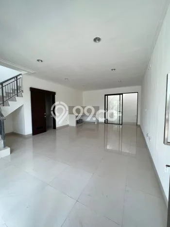 Disewakan! Rumah 3 Kamar Tidur &
3 Kamar Mandi di Pantai Indah Kapuk 2, Jakarta Utara Disewakan! Rumah 3 Kamar Tidur &
3 Kamar Mandi di Pantai Indah Kapuk 2, Jakarta Utara
