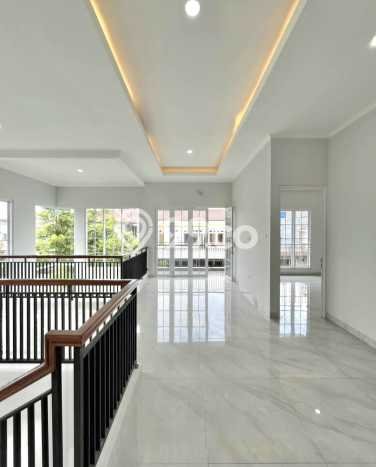 For Sale! Luxury House LT 302m2 Desain Modern di Lebak Bulus For Sale! Luxury House LT 302m2 Desain Modern di Lebak Bulus