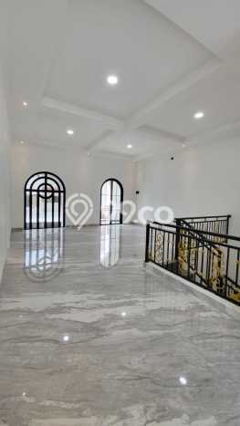 Ready to Use! Luxury House LT 177m2 Desain Modern di Bintaro Ready to Use! Luxury House LT 177m2 Desain Modern di Bintaro