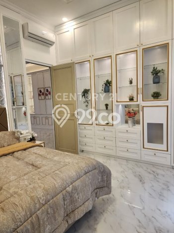 Hunian Mewah LB 400m2 Siap Pakai Desain Elegan di Pondok Indah, Jakarta Selatan Hunian Mewah LB 400m2 Siap Pakai Desain Elegan di Pondok Indah, Jakarta Selatan