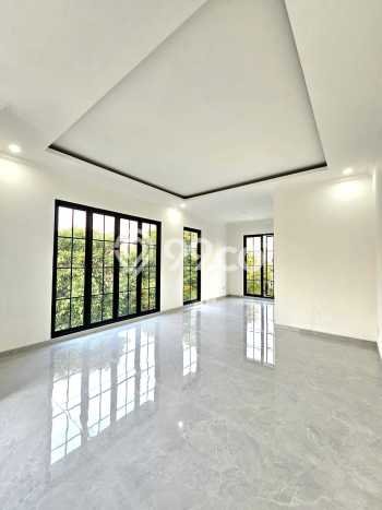 Hunian Mewah LB 356m2 Siap Huni Desain Elegan di Bintaro, Tangerang Selatan Hunian Mewah LB 356m2 Siap Huni Desain Elegan di Bintaro, Tangerang Selatan