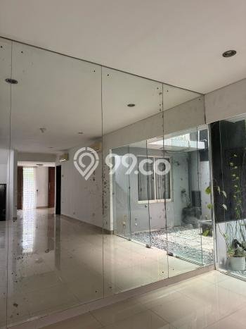 Rumah Mewah LB 300m2 Siap Huni Desain Elegan di Joglo, Jakarta Barat Rumah Mewah LB 300m2 Siap Huni Desain Elegan di Joglo, Jakarta Barat