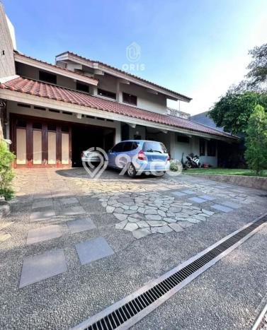 Hunian Mewah Siap Huni LT 551m2 di Kebayoran Lama, Jakarta Selatan Hunian Mewah Siap Huni LT 551m2 di Kebayoran Lama, Jakarta Selatan