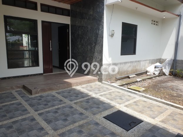 Rumah Modern Minimalis 3 Kamar Bisa Langsung Pindah di Taman Rumah Modern Minimalis 3 Kamar Bisa Langsung Pindah di Taman