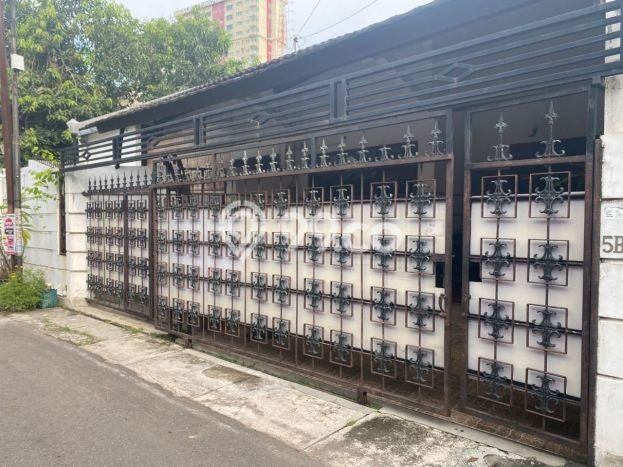 Hunian Impian Keluarga! Rumah 2 Lantai area Mangkubumen, Solo, Luas 198m2m² LB 198m2m² Hunian Impian Keluarga! Rumah 2 Lantai area Mangkubumen, Solo, Luas 198m2m² LB 198m2m²