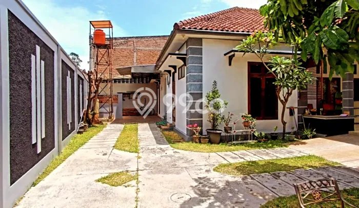 Hunian Mewah Siap Huni LT 565m2 di Banjarsari, Solo Hunian Mewah Siap Huni LT 565m2 di Banjarsari, Solo