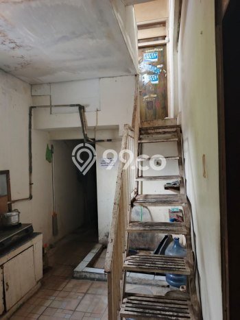 For Sale Rumah 5 Kamar Lokasi Ideal Nyaman dan Strategis di Serengan For Sale Rumah 5 Kamar Lokasi Ideal Nyaman dan Strategis di Serengan