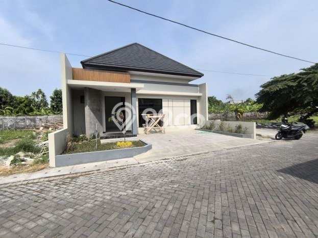 For Sale Rumah 3 Kamar Lokasi Ideal Nyaman dan Strategis di Colomadu For Sale Rumah 3 Kamar Lokasi Ideal Nyaman dan Strategis di Colomadu