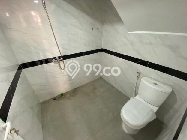 Dijual Rumah 4 Kamar Lokasi Ideal Bagus dan Strategis di Laweyan Dijual Rumah 4 Kamar Lokasi Ideal Bagus dan Strategis di Laweyan
