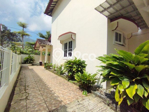 HARGA TERBAIK! Vila Kawasan Tawangmangu, Dimensi 240m2m², Lokasi Eksklusif dengan keamanan terjaga HARGA TERBAIK! Vila Kawasan Tawangmangu, Dimensi 240m2m², Lokasi Eksklusif dengan keamanan terjaga