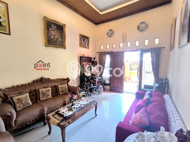 For Sale Rumah 5 Kamar Lokasi Ideal Nyaman dan Strategis di Banyuanyar For Sale Rumah 5 Kamar Lokasi Ideal Nyaman dan Strategis di Banyuanyar