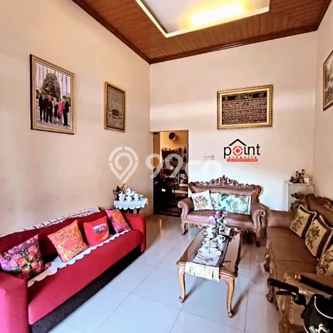 For Sale Rumah 5 Kamar Lokasi Ideal Nyaman dan Strategis di Banyuanyar For Sale Rumah 5 Kamar Lokasi Ideal Nyaman dan Strategis di Banyuanyar