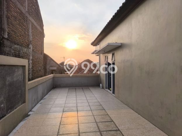 Dijual Cepat Rumah Bagus Siap Huni LB 200m2 di Colomadu, Solo Dijual Cepat Rumah Bagus Siap Huni LB 200m2 di Colomadu, Solo