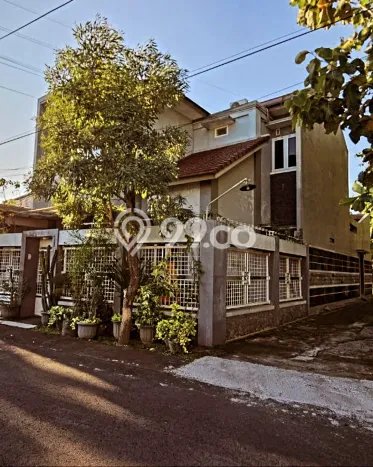 Dijual Rumah Premium dengan Fasilitas Sekitar Komplit di Banjarsari, Solo Dijual Rumah Premium dengan Fasilitas Sekitar Komplit di Banjarsari, Solo
