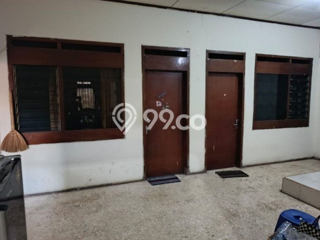 For Sale Rumah 5 Kamar Lokasi Ideal Nyaman dan Strategis di Serengan For Sale Rumah 5 Kamar Lokasi Ideal Nyaman dan Strategis di Serengan