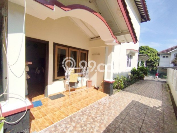 HARGA TERBAIK! Vila Kawasan Tawangmangu, Dimensi 240m2m², Lokasi Eksklusif dengan keamanan terjaga HARGA TERBAIK! Vila Kawasan Tawangmangu, Dimensi 240m2m², Lokasi Eksklusif dengan keamanan terjaga