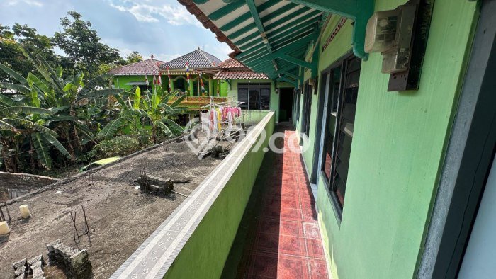 Rumah Kost untuk Dijual di Kartasura dengan 11 KT, 10 KM, Luas 200m2 Rumah Kost untuk Dijual di Kartasura dengan 11 KT, 10 KM, Luas 200m2