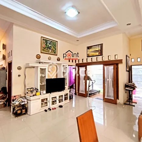 For Sale Rumah 5 Kamar Lokasi Ideal Nyaman dan Strategis di Banyuanyar For Sale Rumah 5 Kamar Lokasi Ideal Nyaman dan Strategis di Banyuanyar