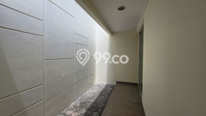 Rumah Strategis Modern Lb 180m2 di Cipondoh, Tangerang Rumah Strategis Modern Lb 180m2 di Cipondoh, Tangerang