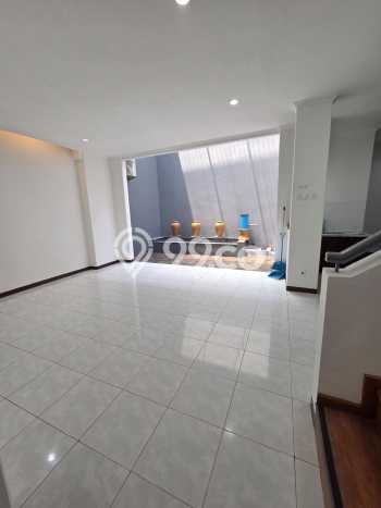Disewakan segera rumah minimalis strategis 4 Kamar di Karang Tengah, Tangerang Disewakan segera rumah minimalis strategis 4 Kamar di Karang Tengah, Tangerang