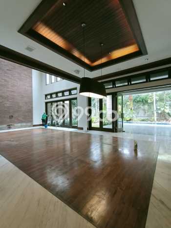 Rumah Elit Modern Tanpa Renovasi di Sayap Dago Bandung Rumah Elit Modern Tanpa Renovasi di Sayap Dago Bandung