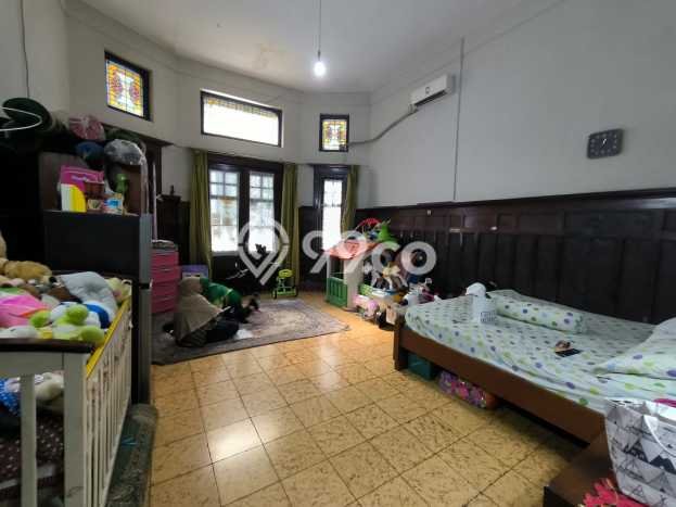 Rumah Elit LB 350m2 Siap Pakai Desain Elegan di Bandung Kota, Bandung Rumah Elit LB 350m2 Siap Pakai Desain Elegan di Bandung Kota, Bandung
