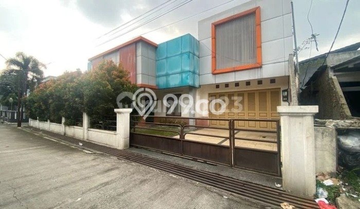 Rumah Luxury Modern Tanpa Renovasi di Buah Batu Bandung Rumah Luxury Modern Tanpa Renovasi di Buah Batu Bandung