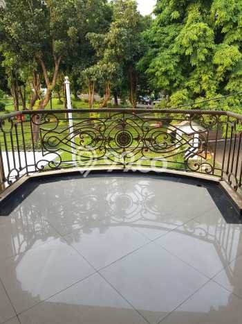 Ready to Use! Luxury House LT 300m2 Desain Modern di Lebak Bulus Ready to Use! Luxury House LT 300m2 Desain Modern di Lebak Bulus