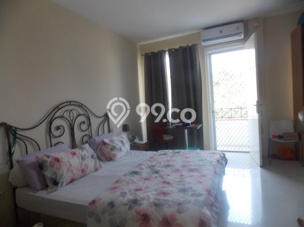 For Sale Hunian Rumah Terawat 4 KT di Bintaro, Tangerang Selatan For Sale Hunian Rumah Terawat 4 KT di Bintaro, Tangerang Selatan