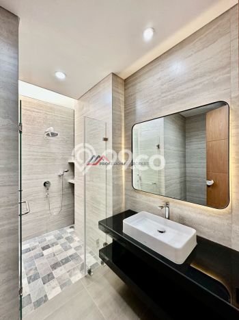 Rumah Elit Modern Tanpa Renovasi di Tanjung Barat Jakarta Selatan Rumah Elit Modern Tanpa Renovasi di Tanjung Barat Jakarta Selatan