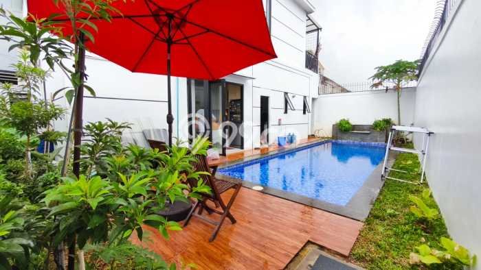 Rumah Mewah Siap Huni LT 200m2 di Ciputat, Tangerang Selatan Rumah Mewah Siap Huni LT 200m2 di Ciputat, Tangerang Selatan