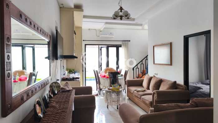 Rumah Mewah Siap Huni LT 200m2 di Ciputat, Tangerang Selatan Rumah Mewah Siap Huni LT 200m2 di Ciputat, Tangerang Selatan