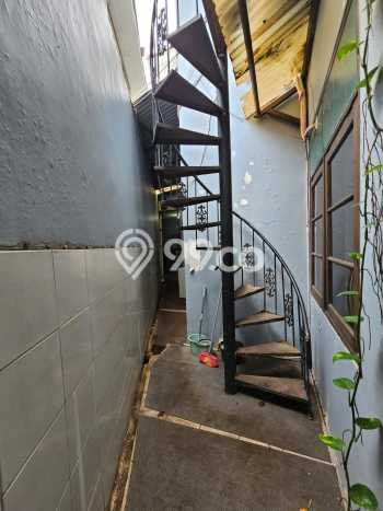 Rumah Elit LB 238m2 Siap Huni Desain Elegan di Cirendeu, Jakarta Selatan Rumah Elit LB 238m2 Siap Huni Desain Elegan di Cirendeu, Jakarta Selatan