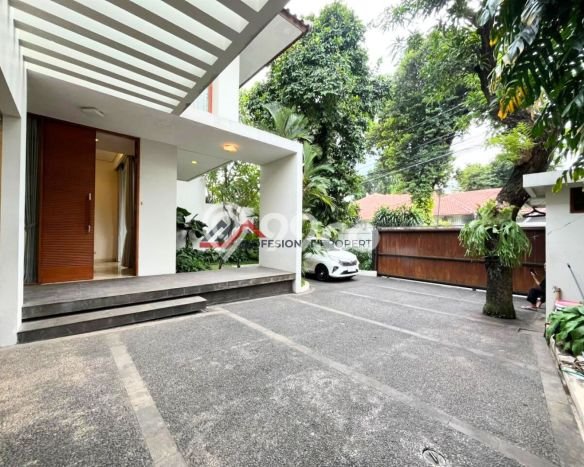 For Sale! Luxury House LT 674m2 Desain Modern di Kemang For Sale! Luxury House LT 674m2 Desain Modern di Kemang
